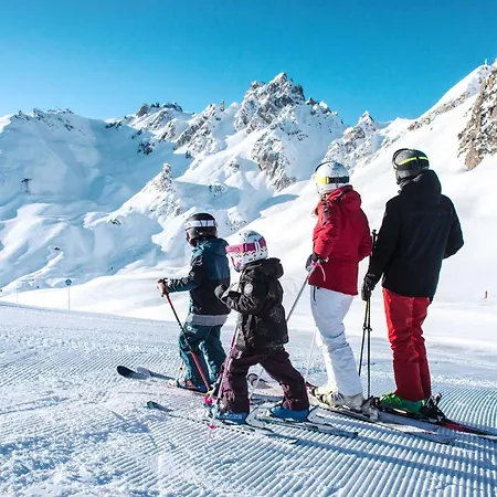 Confortable 2 Pieces Skis Aux Pieds Pres Des Commerces - Fr-1-182a-6 * Courchevel